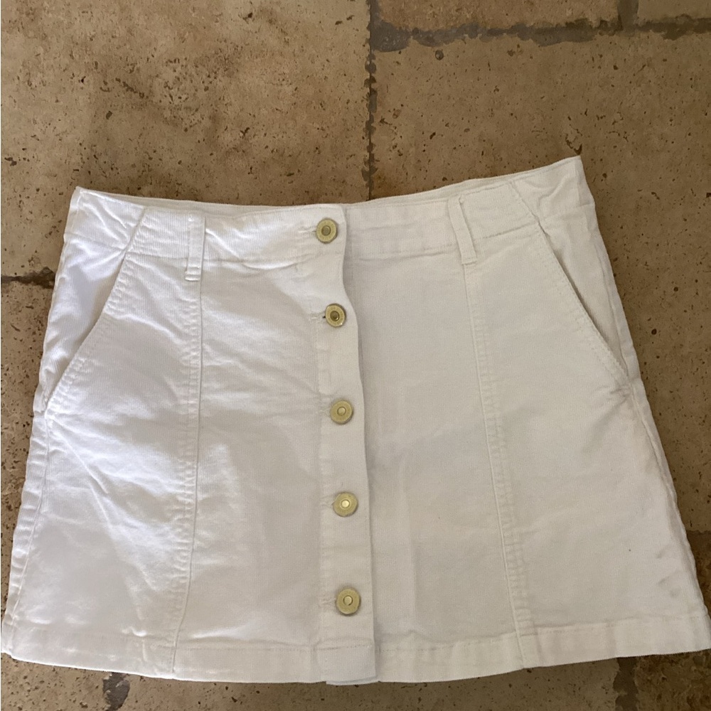 Forever 21 button up corduroy skirt- pockets 
Waist 16”
Length 15”